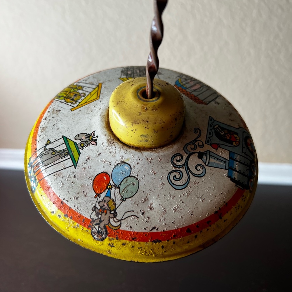 Vintage Tin Litho Spin Top Toy, Lithograph, Circus, Train, 1940s, Vintage Toys - Picture 3 of 8